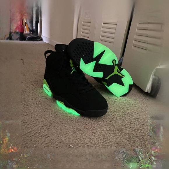 Nike shoes black and green colour